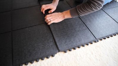 Mega Deal I Fitnessboden + Rampen 3 x 6 m (Einzelgarage) I Schwarz I Gummi I Home Gym I Certeo