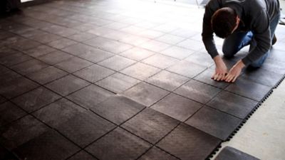 Mega Deal I Fitnessboden + Rampen 3 x 6 m (Einzelgarage) I Schwarz I Gummi I Home Gym I Certeo