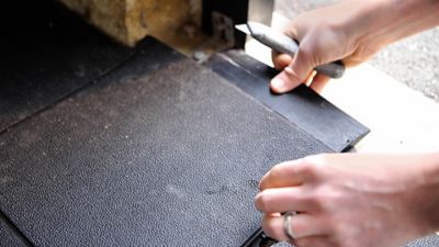 Lot de 28x tapis antidérapant + 3x bordures biseautées 3 x 6 m (garage standard) | Noir | Caoutchouc | Mega Deal | Certeo